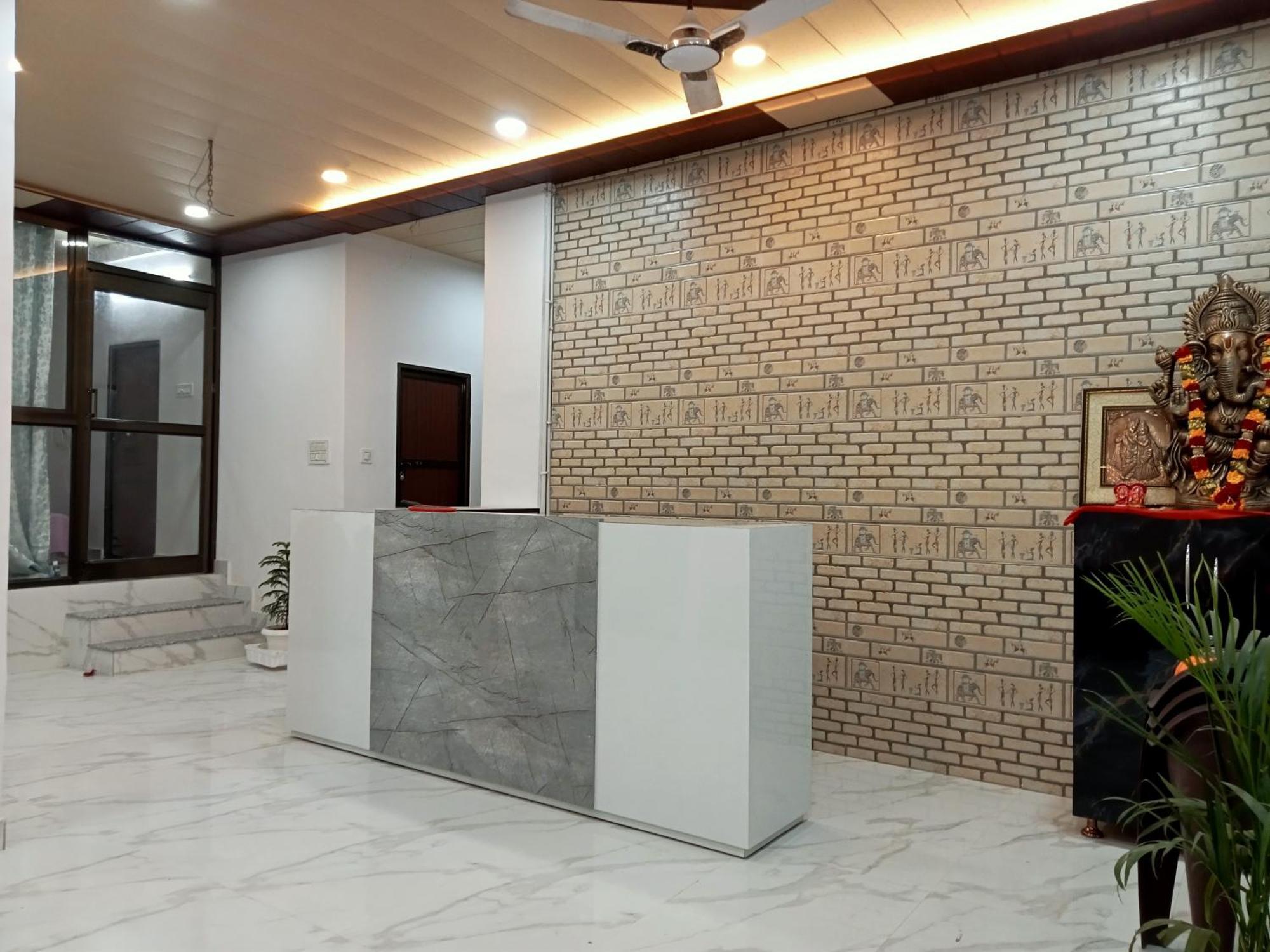5 Petals Hotel Váránaszi Kültér fotó